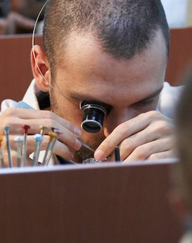 安尼塔·阿普里尔-市中区万国维修服务中心制表师