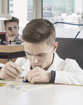 凯罗尔·切尔西-历城区万国维修服务中心制表师